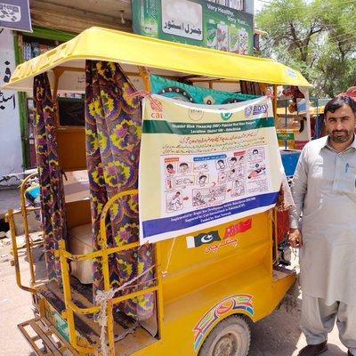 Fichero: Rickshaws close to the Allah Abad Road cooling station ...